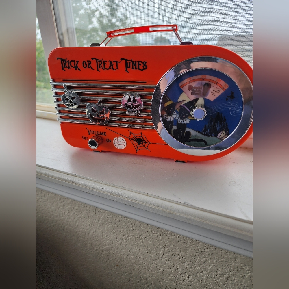Trick or Treat Tunes Portable Audio Player - Orange Mr Halloween
